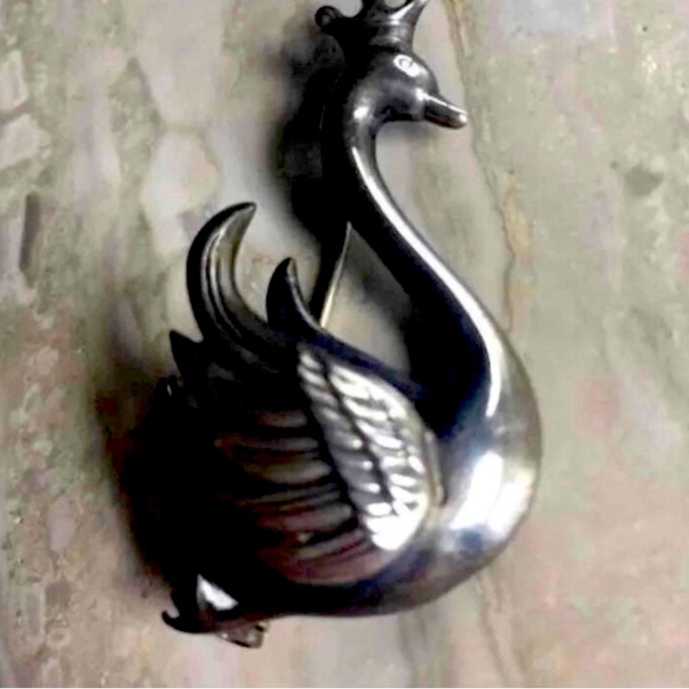 Vintage swan Brooch